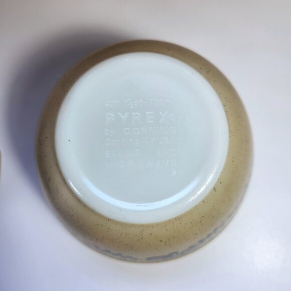 Pyrex Bowls Homestead Pattern Cinderella 750 ml and Stacking Bowl 750 ml - Picture 11 of 11